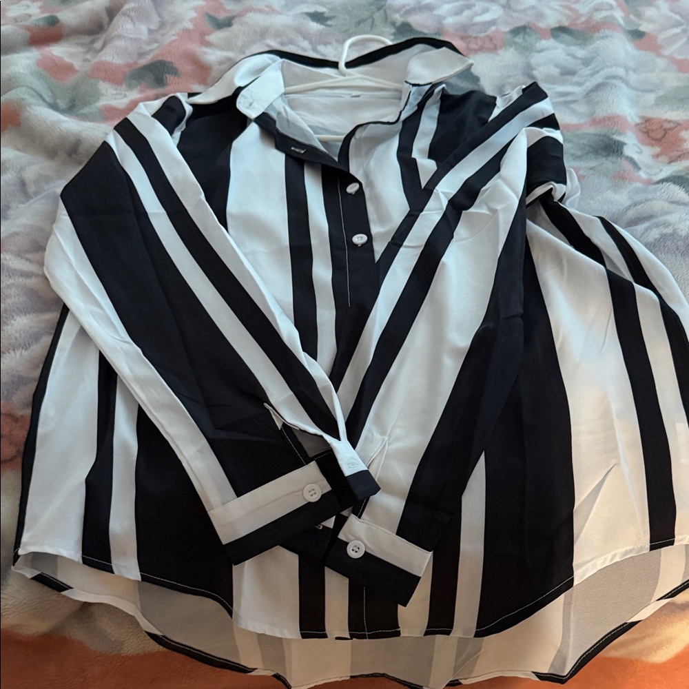 Chic Black and White Striped Blouse